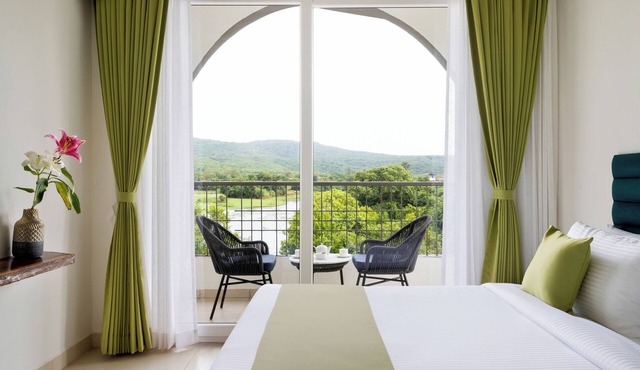Stone Wood Hotel Amboli