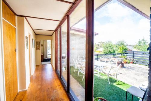 'Studio 74' A Spacious, Nostalgic Country Retreat in Mount Clear