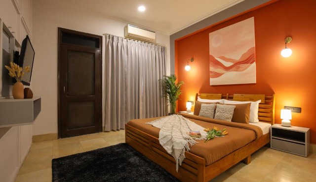 Studio Serviced Apartments near Fortis Hospital