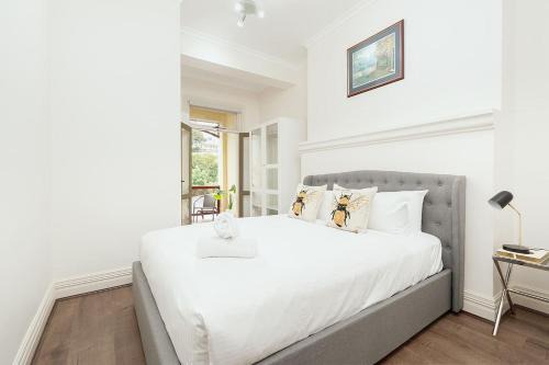 STUNNING SYDNEY HOME 5