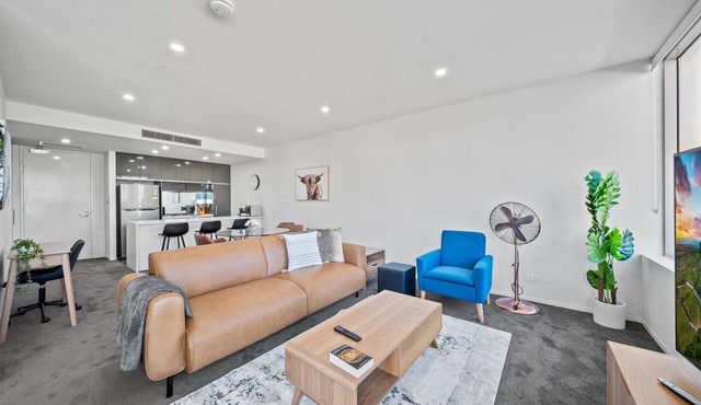 Stylish 1-Bed Retreat Steps from Foreshore