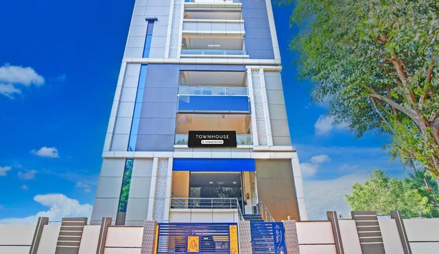 Super OYO Townhouse Dwarakanagar Near Gurudwara