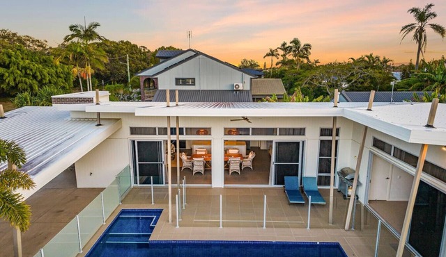 Surfside Beach House - Ideal Family Getaway