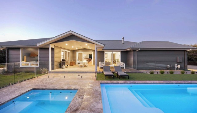 The Break Pool, Spa, Sauna & Beach