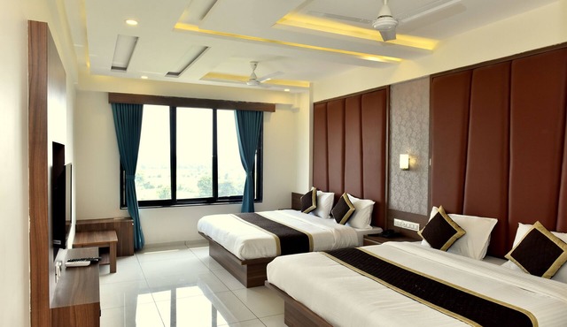 The Castle Crown - Hotel Royal Square, Ahmedabad