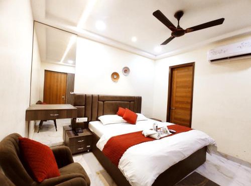 THE CUPID RESIDENCY - Smart & Deluxe Rooms - Corporates, Couples & Families Favorite