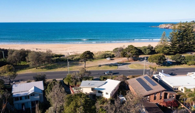 The Dune House - a spacious, perfectly located holiday house in Tathra