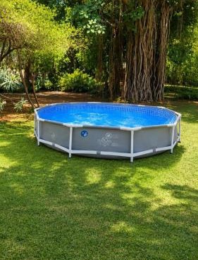 The Meadow House 2BR Farm with Pool & Lawns