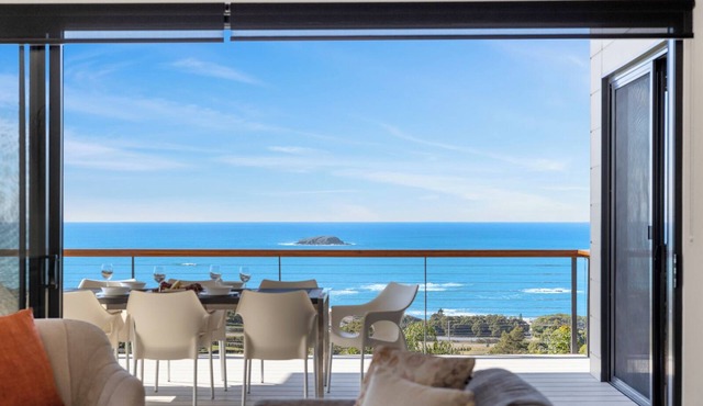The Outlook at Sapphire - Coastal Luxury, Private Plunge Pool, Pet Friendly