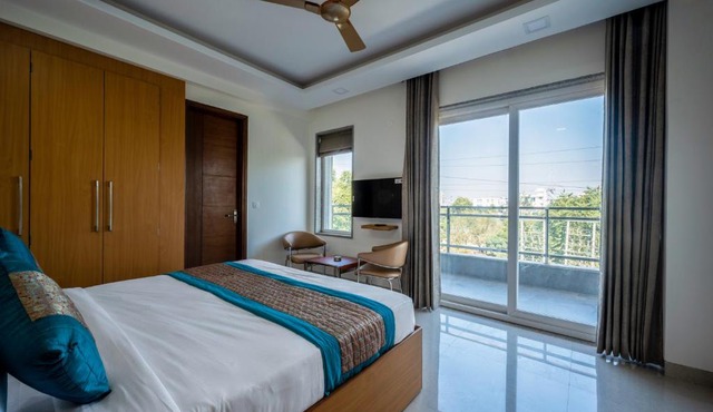 The Palms Inn I Near Medanta Medicity I Sec-38