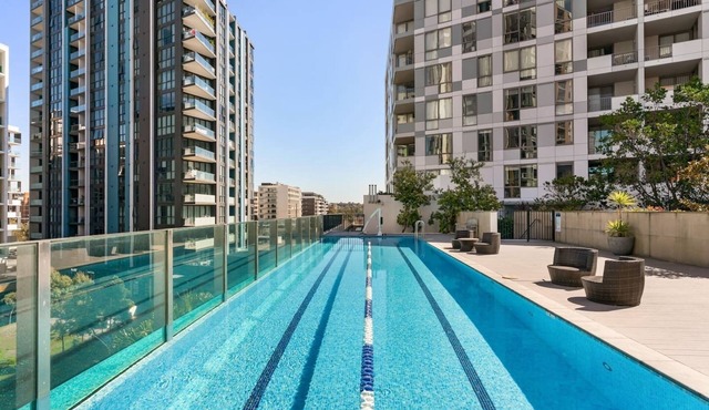 The Peak Resort style Balcony Abode in the Metro
