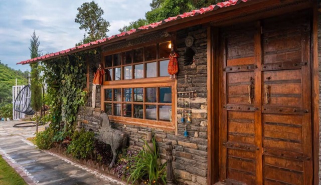 The Stone House 1, Mukteshwar by Ebony Stays | Cosy 1BHK with Hill Views