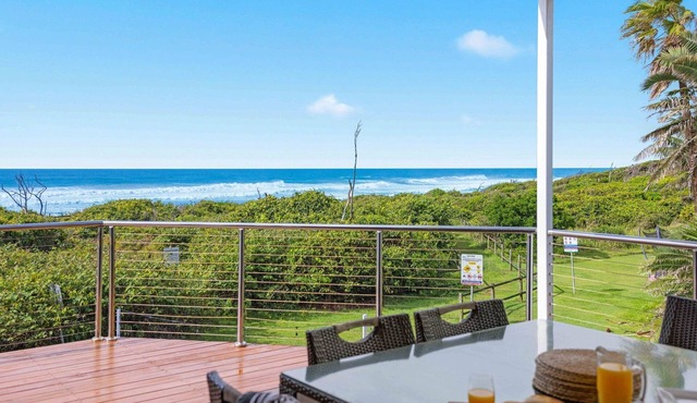 The Vibe Beach House - direct beach access, views, spa, pizza