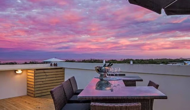 Top-floor beachside apartment with 360deg views