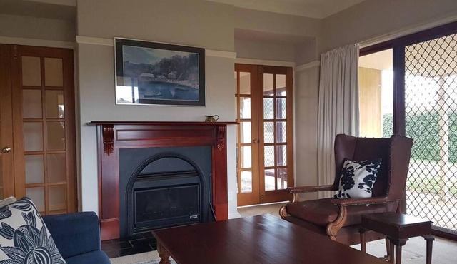 Topsys Corner - large rural house near Orange