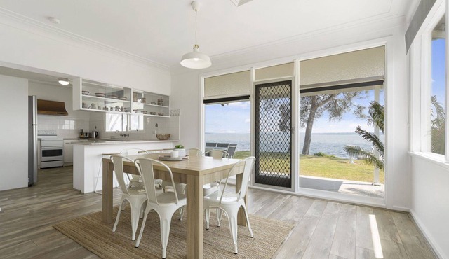Toukley Lakefront House,Toukley in Toukley