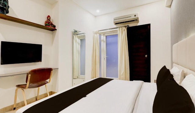 Townhouse Hotel Sec- 54 Golf Course Road