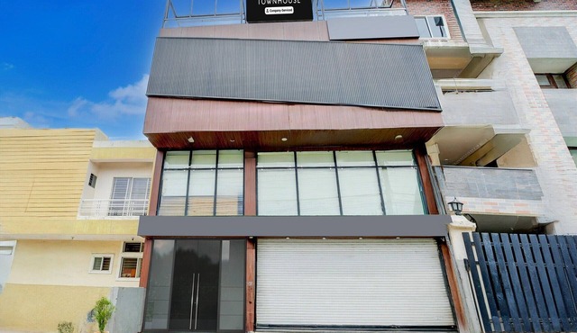 Townhouse Meghdoot Garden Urban Elite