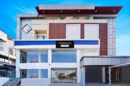 Townhouse Oak Dehradun City Centre