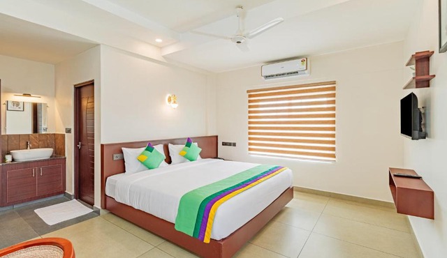 Treebo Amigos Residency - 500M From Cochin Airport