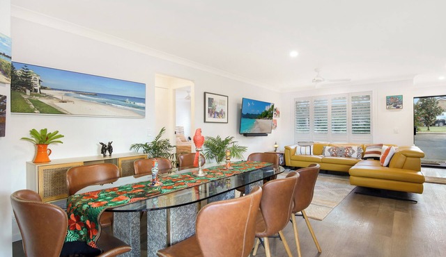 Treetops on Seabreeze – Pet-Friendly Stay Near Beach & River