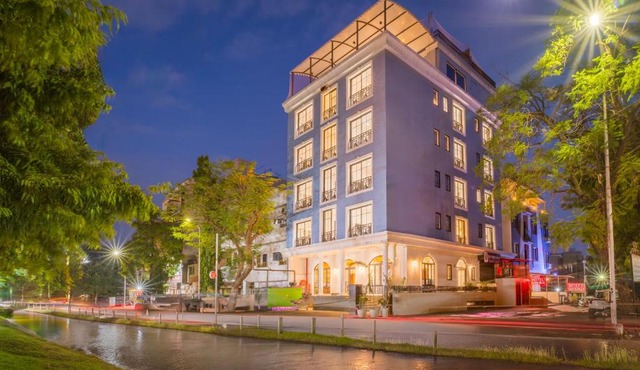 Tripli Hotels Blue Moon