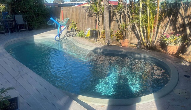 Two bedrooms in shared home with amenities, breakfast/central to attractionsn