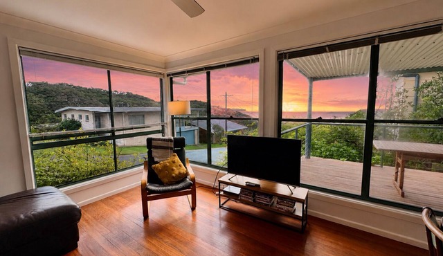 Valla Beach Getaway - Ocean Views - 2 bed cottage - Pet Friendly - Walk to Beach