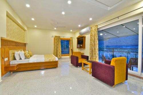 Vella Marina Pine view -Free Parking-cricket stadium 5 km-Mcleodganj 8 km- Bhagsunag 9