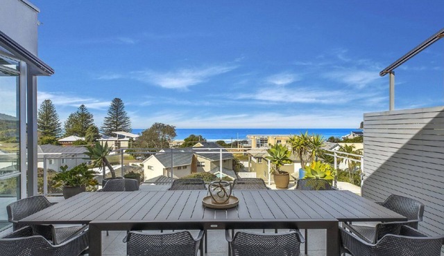 WARRALONG - STUNNING VIEWS, SHORT WALK TO NORTH AVOCA BEACH