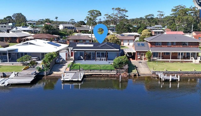 Watersedge - Absolute Waterfront Retreat
