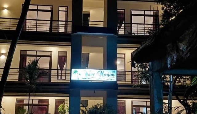 Wave Morjim Hotel