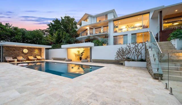 "White Haus" – Resort Style Getaway