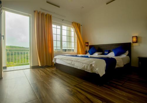 White Stone Vagamon Hilltop Cottage by VOYE HOMES , Private Villa with Scenic Mountain Views