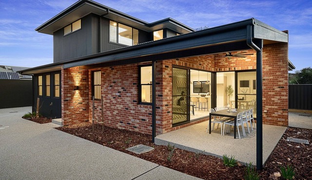 Wyse Executive Townhouse - Stylish three bedroom modern townhouse in central Albury