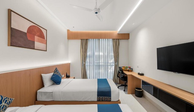Yolotel-Off airport road