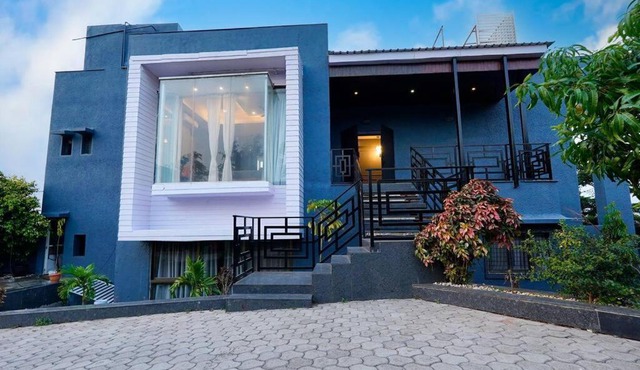 Zareen Villa Hill View