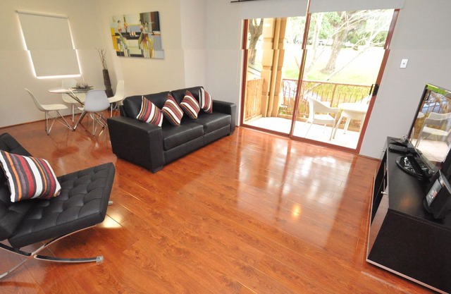Balmain 2 bedroom apartment with parking
