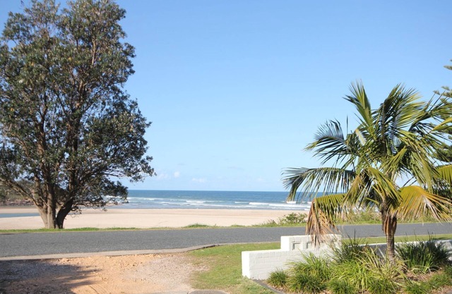 Beachfront Bundella Lc 