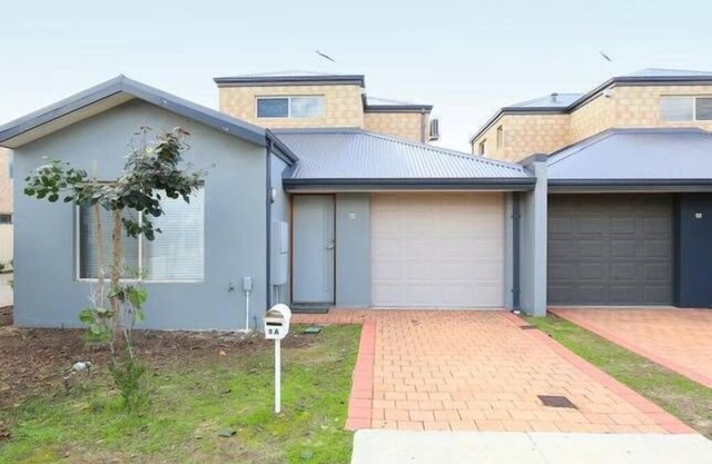 Cannington Home Accommodation House 3 (3 bedrooms & 2 bathrooms) in Cannington
