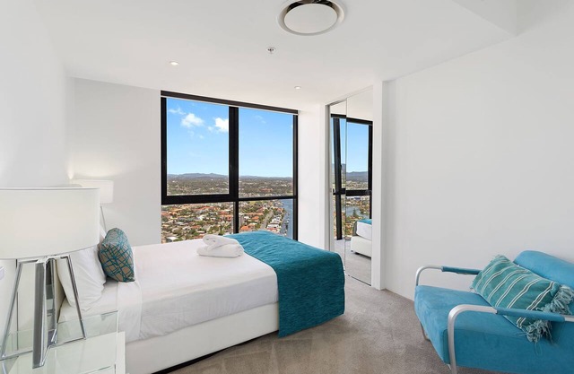 Circle on Cavill Skyhome Ocean View