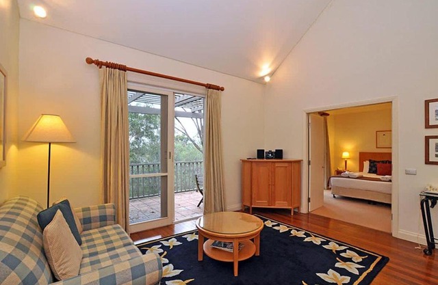 Villa Executive Pinot Resort Located Cypress Nothing Pokolbin 