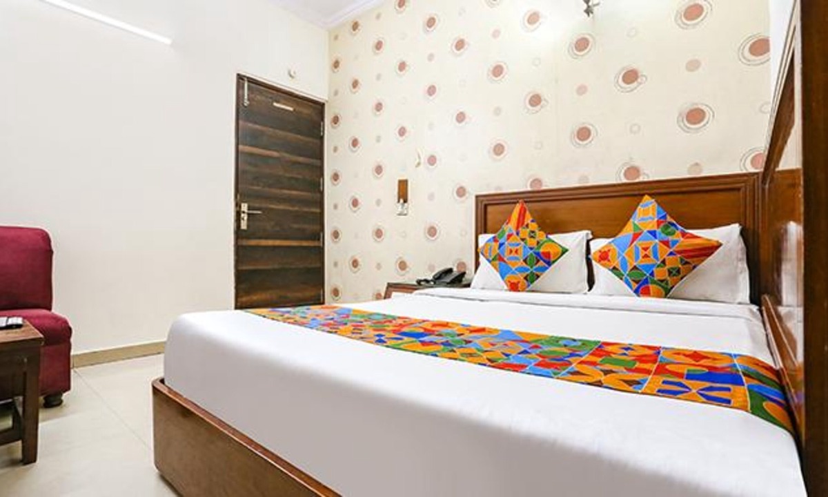Paharganj Hotel | Fabexpress Station Ii