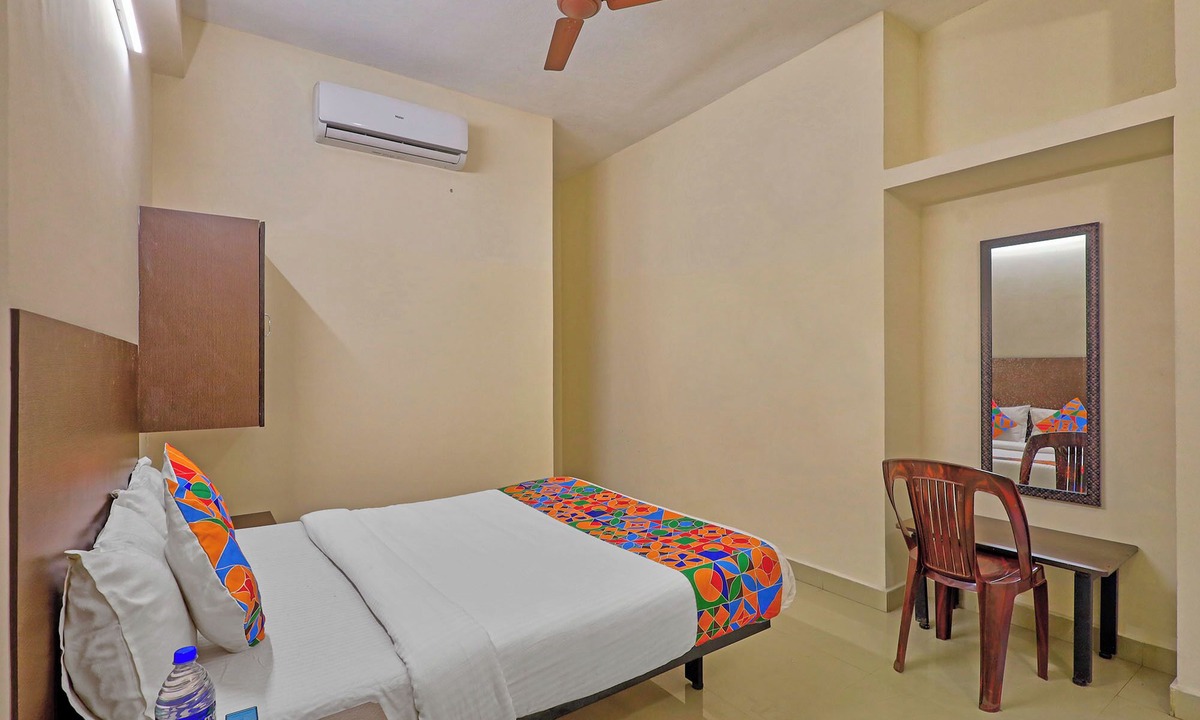 Nanganallur Hotel | Via KR Chennai