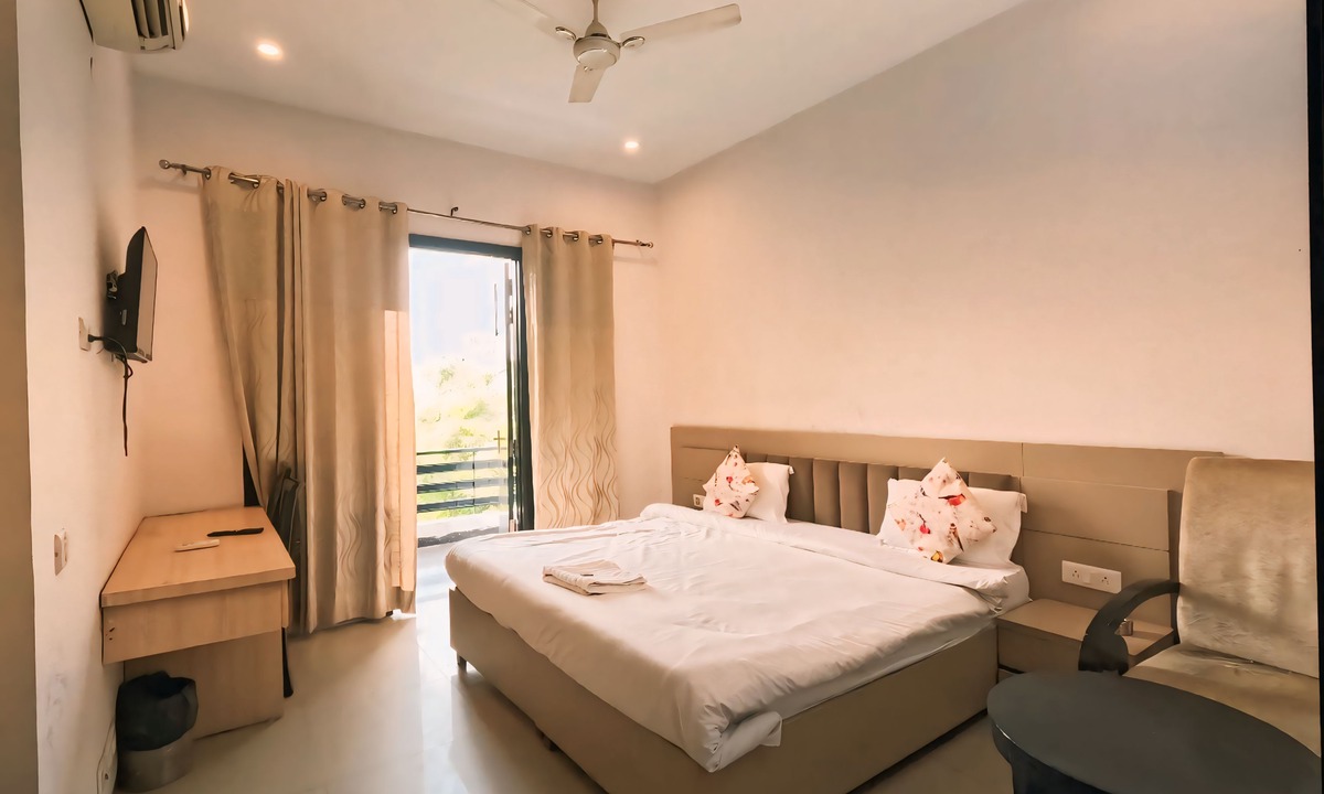 Sector 40 Hotel | Global luxary stay