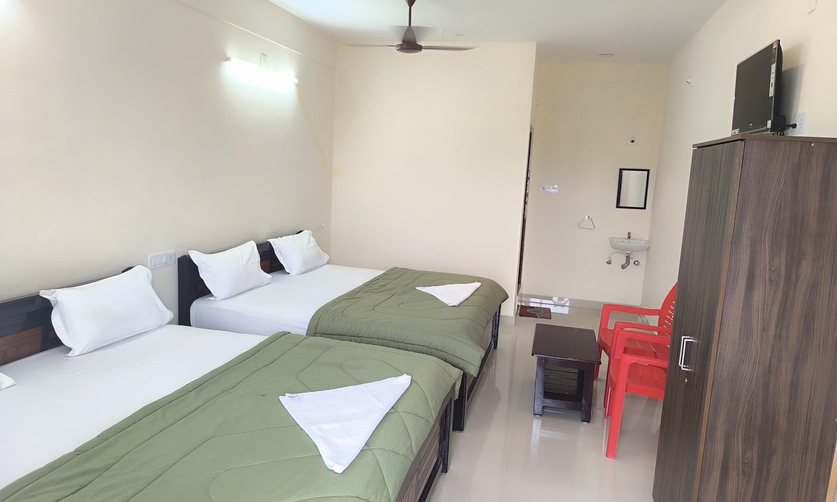 Tiruchanur Hotel | Hotel Vishnu Grand