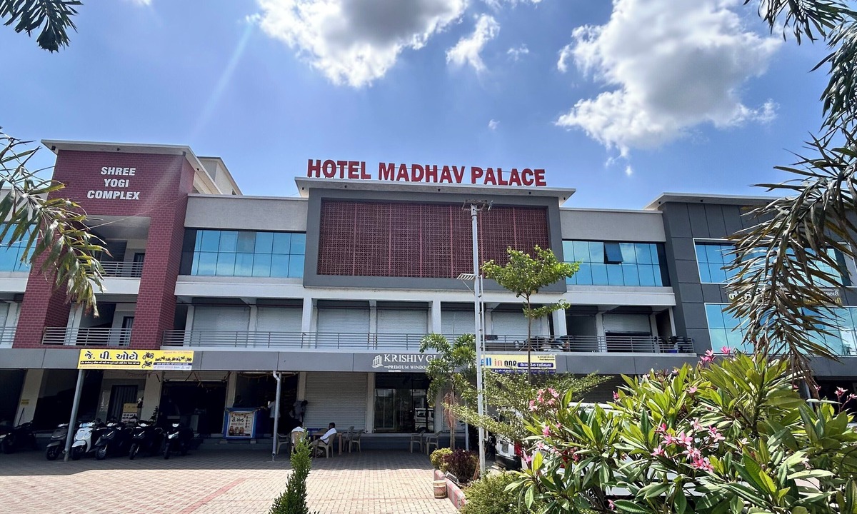 Surat District Hotel | Hotel Madhav Palace
