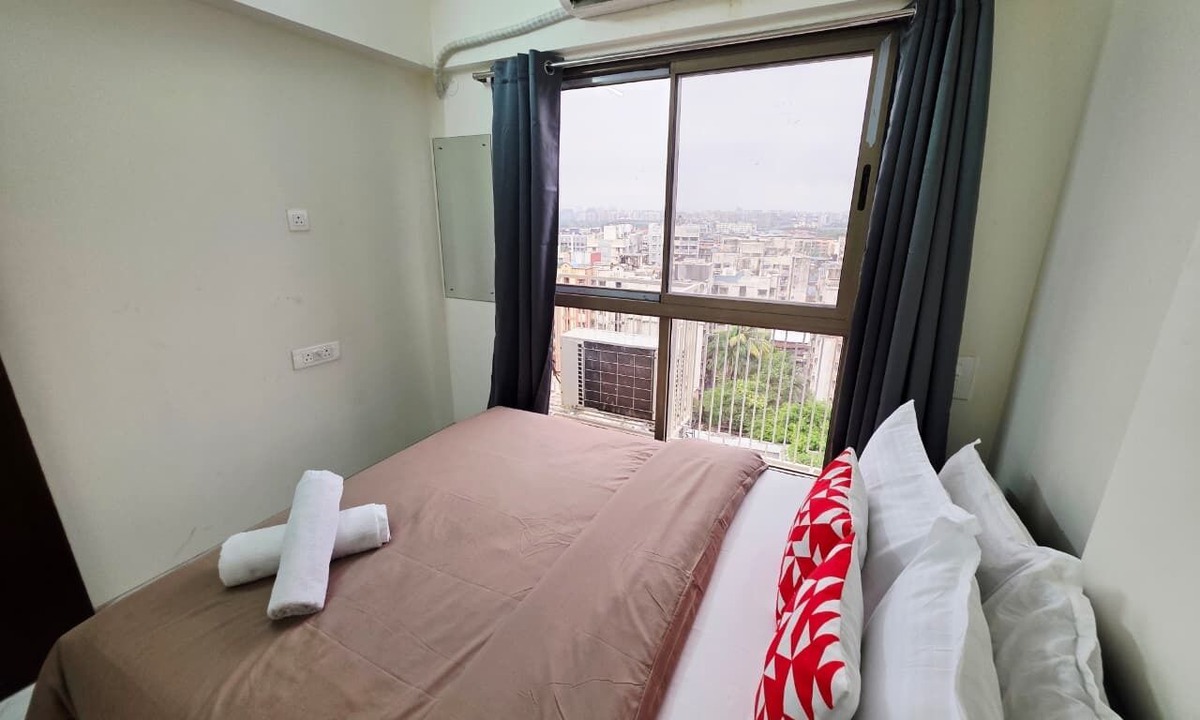 Kurla West Apartment | 1Bhk Service Apartment In BKC Crown - 1208 By Florastays
