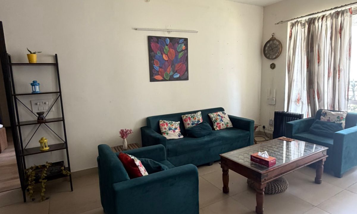 Noida Apartment | Beautiful 3-bedroom apartment with AC in cool Noida neighborhood