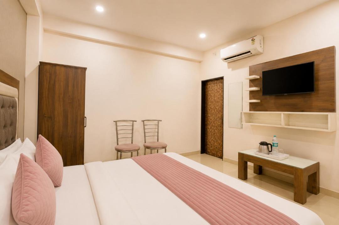 Vasundhara Hotel | Hotel Gold Ston Near Yashoda Hospital & Vaishali Metro